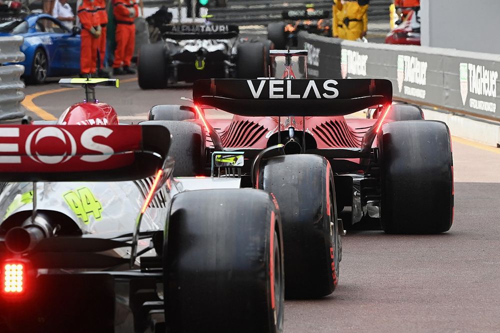 Charles Leclerc, Ferrari F1-75, Lewis Hamilton, Mercedes W13
