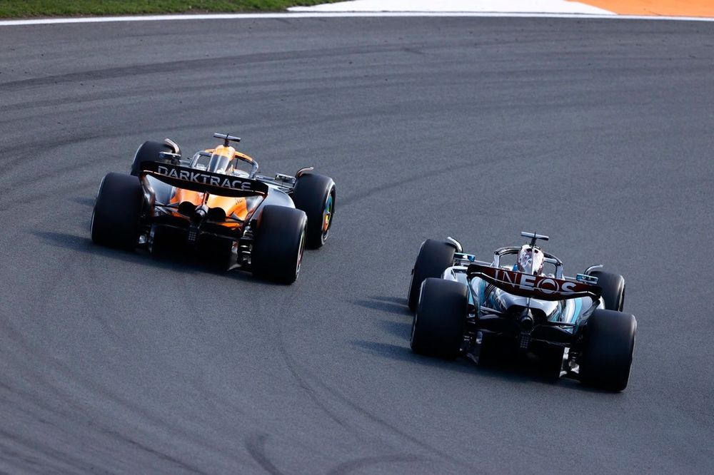 Oscar Piastri, McLaren MCL38, passes George Russell, Mercedes F1 W15