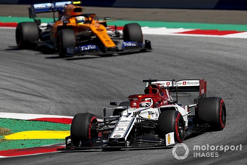 Kimi Raikkonen, Alfa Romeo Racing C38, Lando Norris, McLaren MCL34