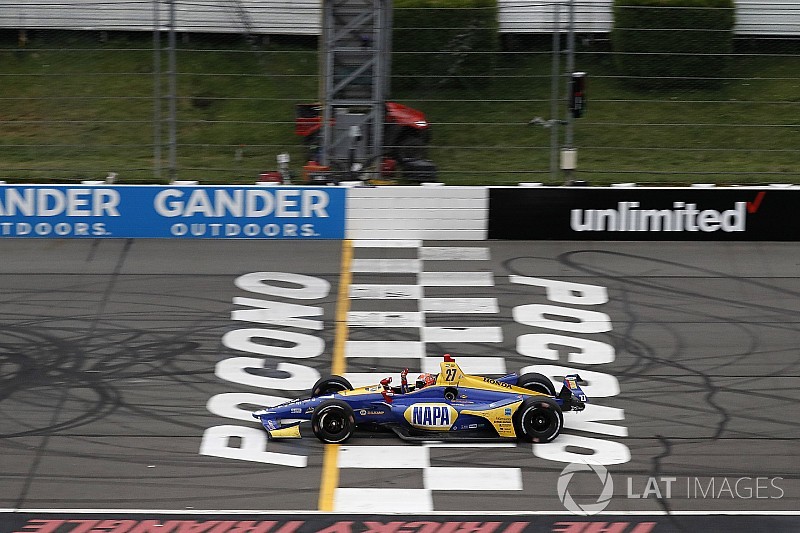 Rossi lidera una práctica interrumpida por lluvia