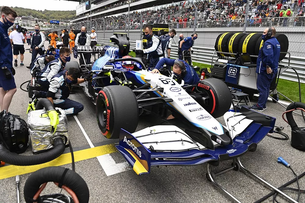 George Russell, Williams FW43B, en la parrilla