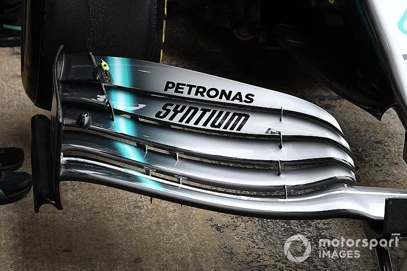 Mercedes-AMG F1 W10 dettaglio ala anteriore