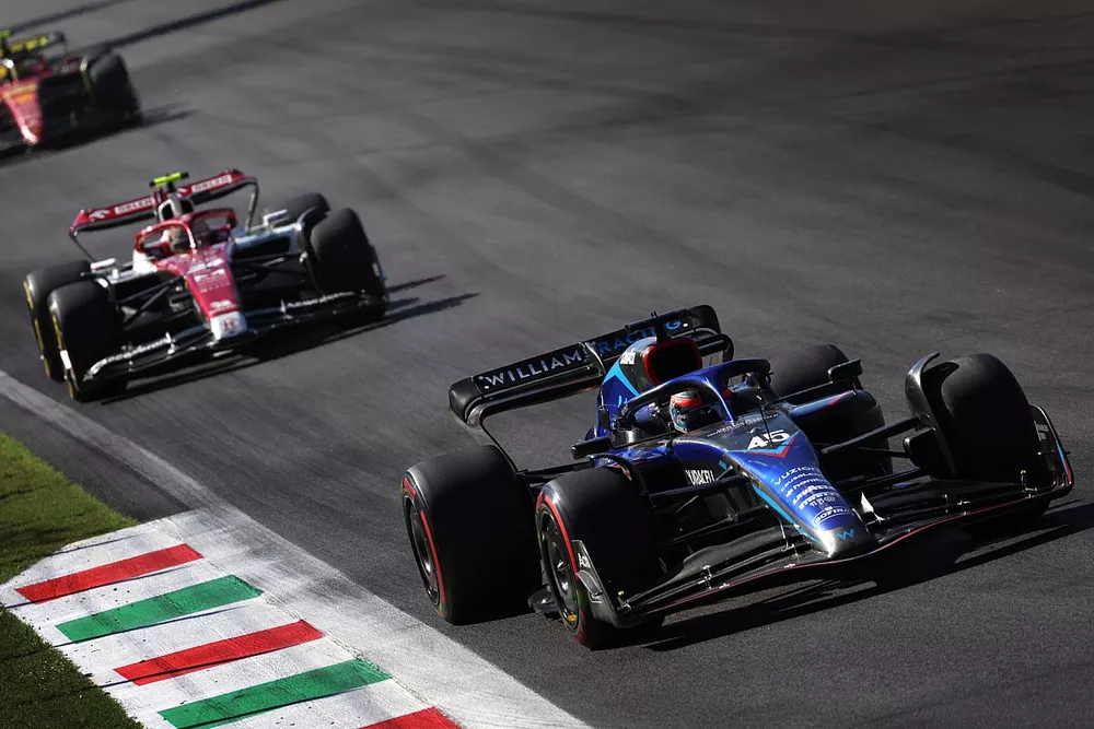 Nyck de Vries, Williams FW44, Zhou Guanyu, Alfa Romeo C42, Carlos Sainz, Ferrari F1-75