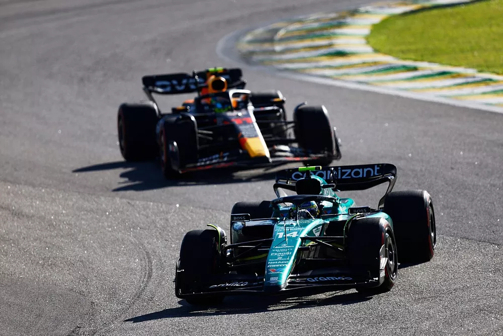 Fernando Alonso, Aston Martin AMR23, Sergio Perez, Red Bull Racing RB19