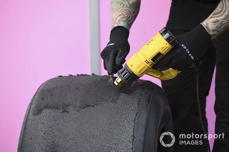 Ingeniero Pirelli y neum&aacute;tico Pirelli.