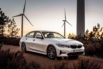 BMW представила гібридну версію нової 3 Series