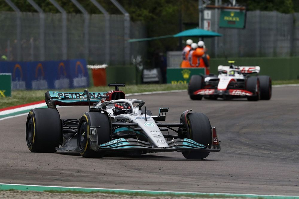 George Russell, Mercedes W13, Mick Schumacher, Haas VF-22