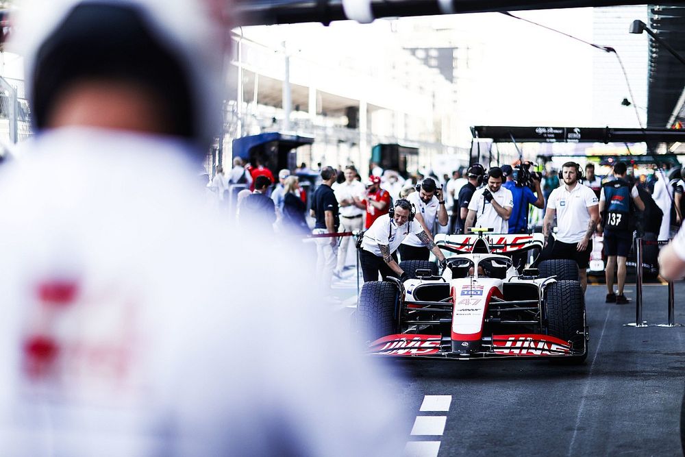 Haas F1 Team pit stop crew
