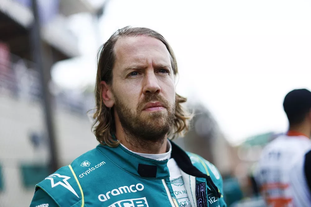 Sebastian Vettel, Aston Martin, en la parrilla