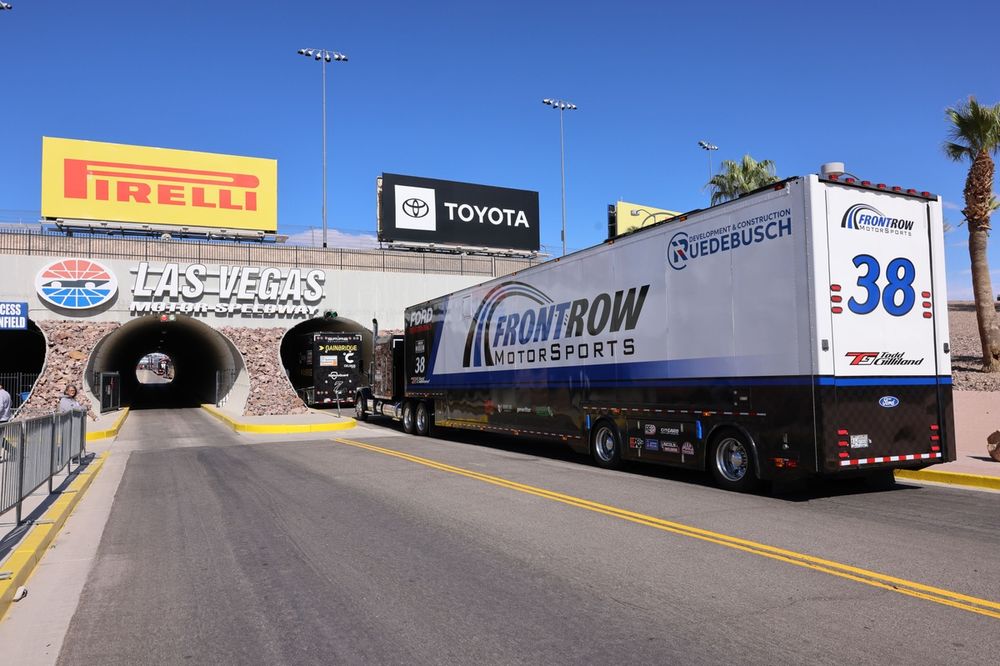 Un camión de Front Row Motorsports