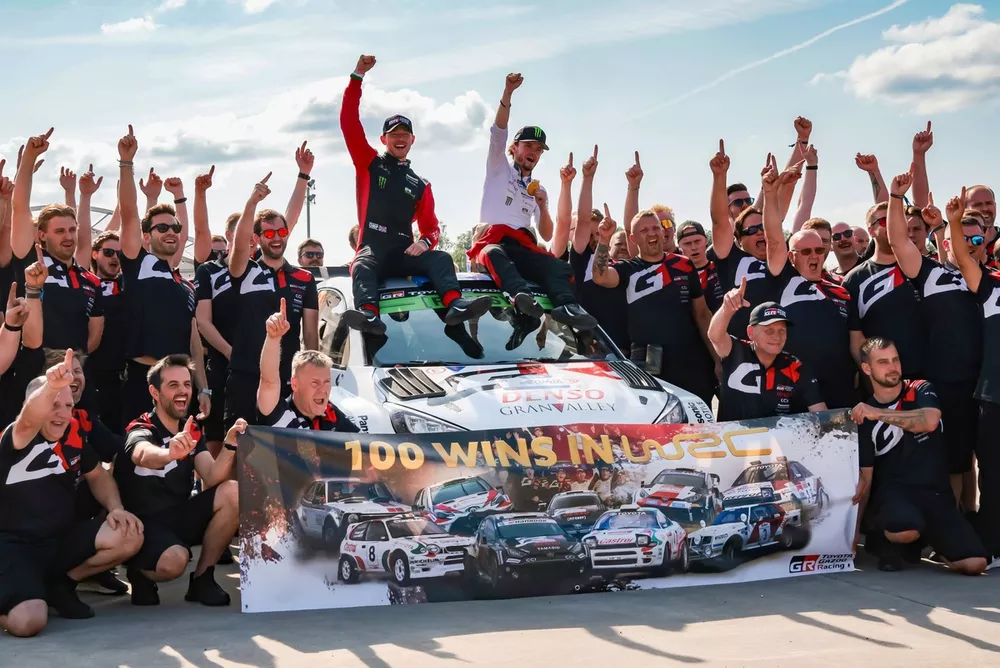 Podium: Winners Oliver Solberg, Elliott Edmondson, Toyota Gazoo Racing WRT Toyota GR Yaris Rally1 with the team