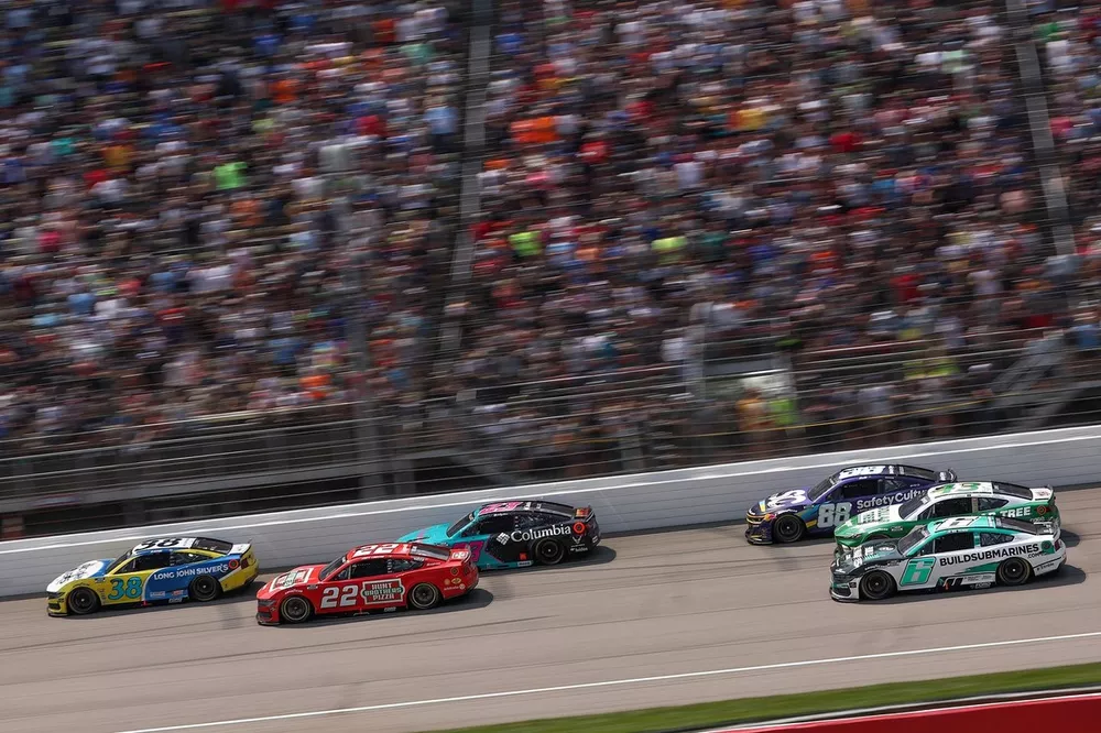 Zane Smith, Front Row Motorsports Ford, Joey Logano, Team Penske Ford, Bubba Wallace, 23XI Racing Toyota, Brad Keselowski, Roush Fenway Keselowski Racing Ford