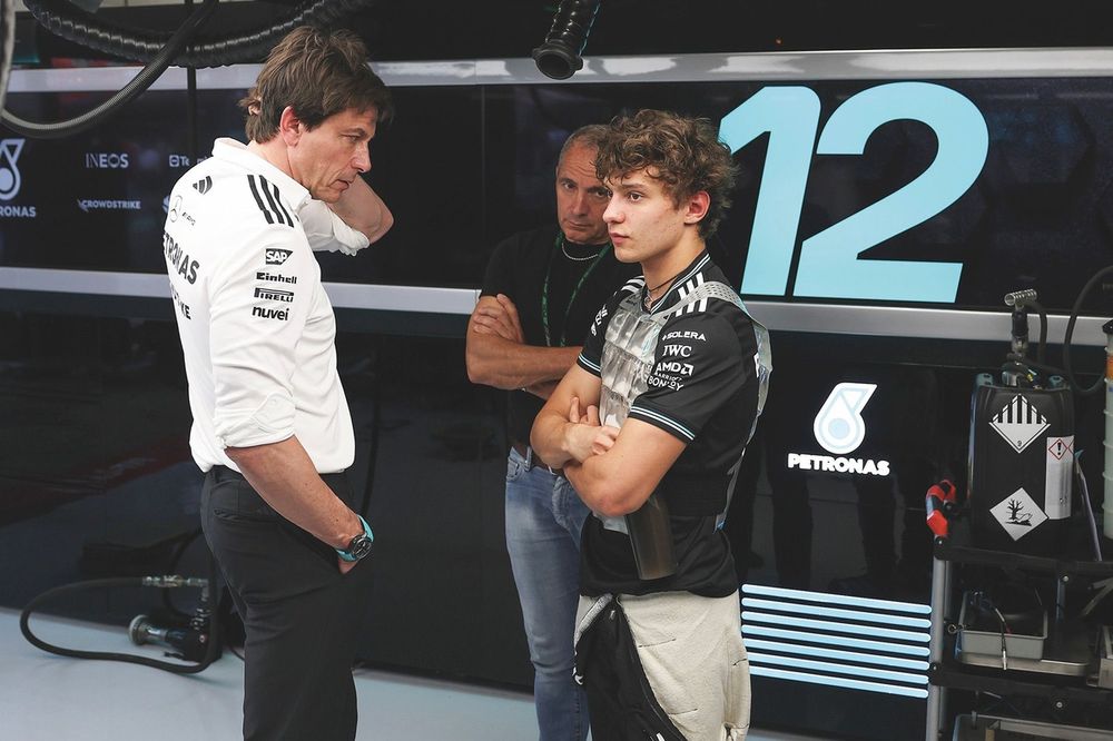 Toto Wolff, Director Ejecutivo de Mercedes, Andrea Kimi Antonelli, Mercedes