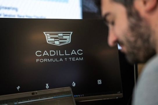 El equipo Cadillac de F&oacute;rmula 1 simula un fin de semana de carreras como preparaci&oacute;n para 2026