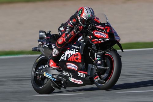 MotoGP: Bezzecchi faz a pole para o GP de Val&ecirc;ncia em classifica&ccedil;&atilde;o bastante disputada