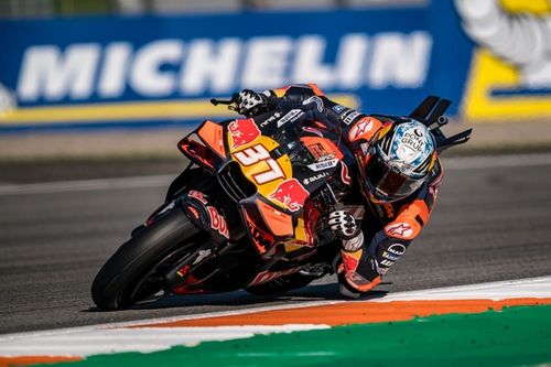 Acosta: "Quisiera tener una KTM medio segundo m&aacute;s r&aacute;pida en Sepang; falta bastante"