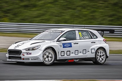 Thed Bjork encabeza el dominio de Hyundai con la pole