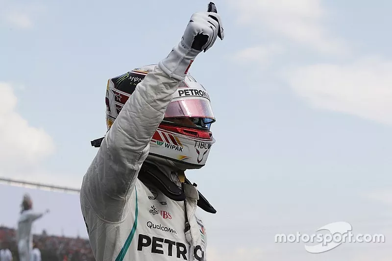 Le poleman Lewis Hamilton, Mercedes AMG F1