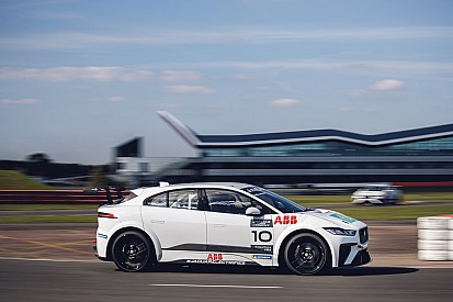 Debut Jaguar eTrophy dengan 11 mobil