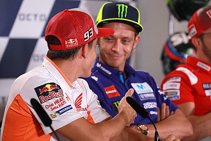 Rossi recusa aperto de mão e se nega fazer as pazes com Márquez