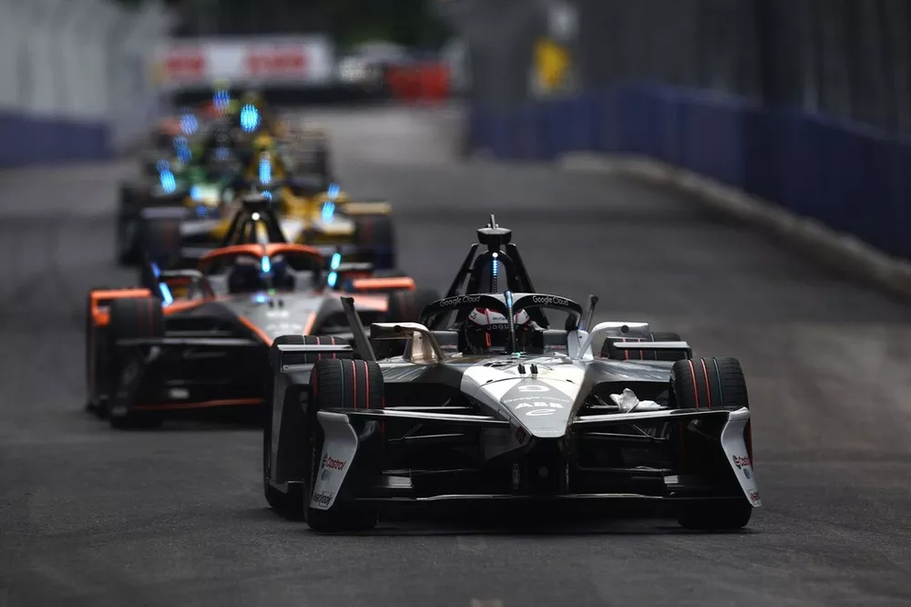 Mitch Evans Jaguar TCS Racing Jaguar I-TYPE 7 Sam Bird NEOM McLaren Formula E Team Nissan e-4ORCE 05 
