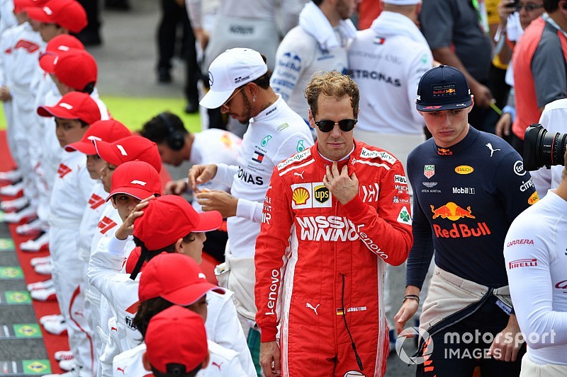 ÉLŐ F1-ES MŰSOR: A nagy Verstappen-balhé, Vettel és Hamilton is büntetést érdemelt?