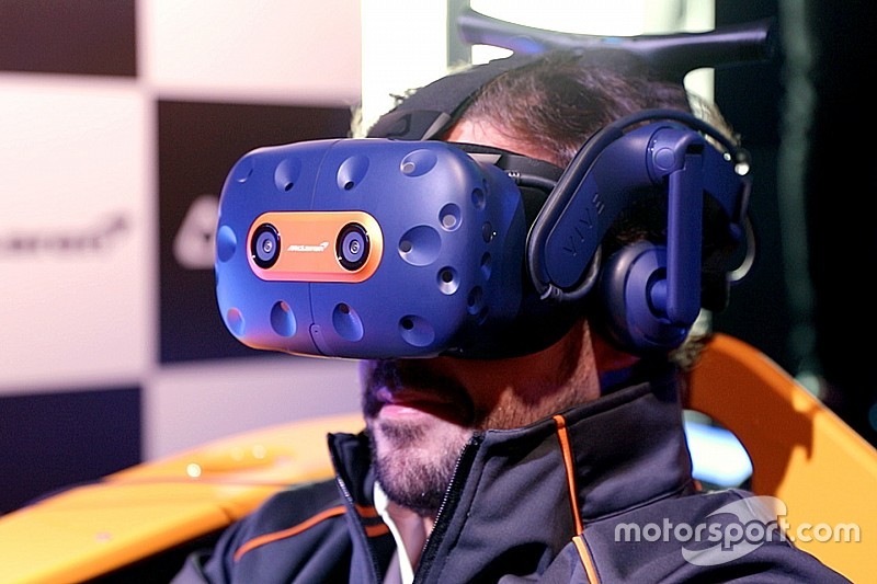 A McLaren VR headsetet ad ki