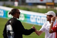 F1 - Vettel torce pelo sucesso de Hamilton na Ferrari: "De dedos cruzados por ele"