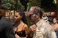 Lewis Hamilton chega ao Brasil e passa Réveillon na Bahia