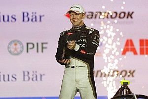 ePrix Diriyah II: Cassidy gestiona para batir a Frijns con su Jaguar