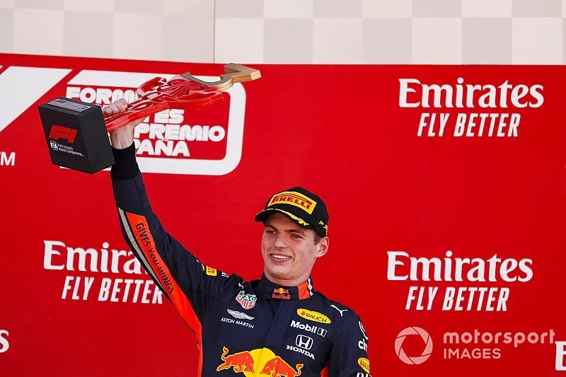 Max Verstappen, Red Bull Racing sur le podium avec son troph&eacute;e