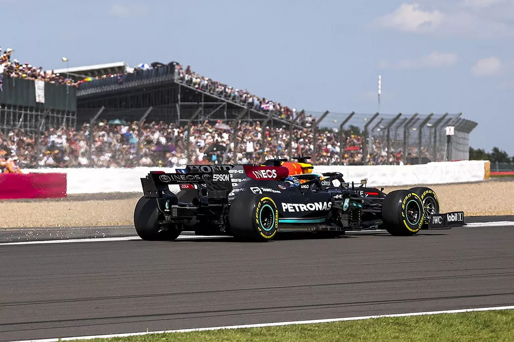 Max Verstappen, Red Bull Racing RB16B, Lewis Hamilton Mercedes W12  