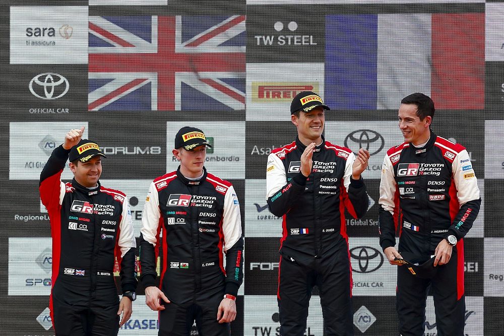 Podio: Ganadores S&eacute;bastien Ogier, Julien Ingrassia, Toyota Gazoo Racing WRT Toyota Yaris WRC, segundos Elfyn Evans, Scott Martin, Toyota Gazoo Racing WRT Toyota Yaris WRC