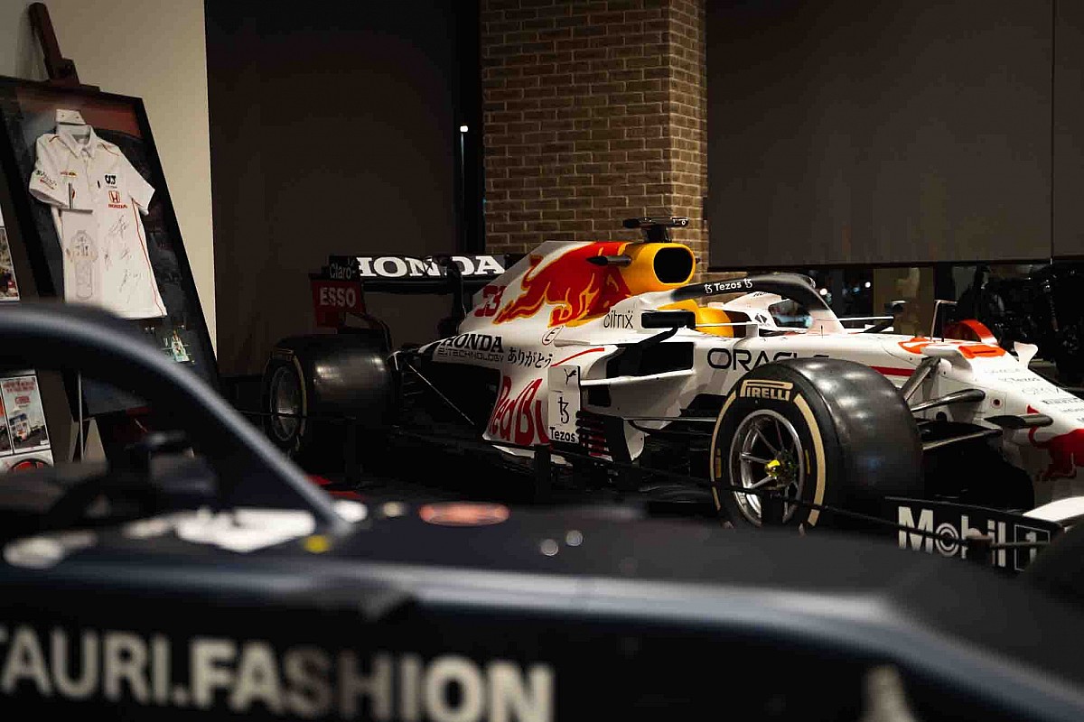Red Bull Honda RB16B 2021年アブダビGP優勝車 Amazon | スパーク-レッドブルRB16B-優勝GPアブダビ世界