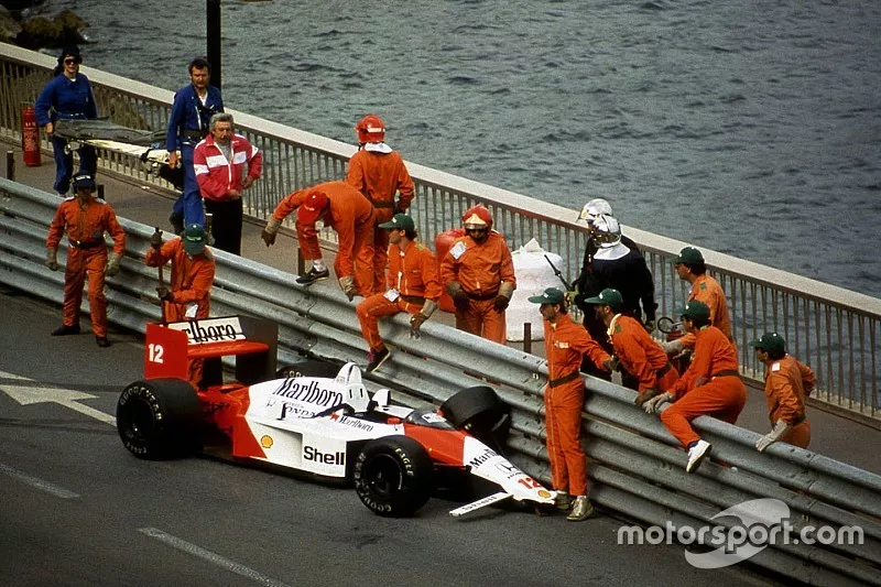 Ayrton Senna, McLaren MP4/4 crash