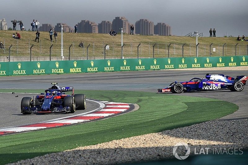 Pierre Gasly, Scuderia Toro Rosso STR13 and Brendon Hartley, Scuderia Toro Rosso STR13 collide