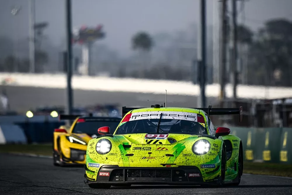 #911 Manthey Porsche 911: Thomas Preining, Klaus Bachler, Ayhancan Guven, Ricardo Feller