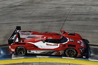 Sebring 12 Hours, Hour 2: AXR leads, Acura in trouble