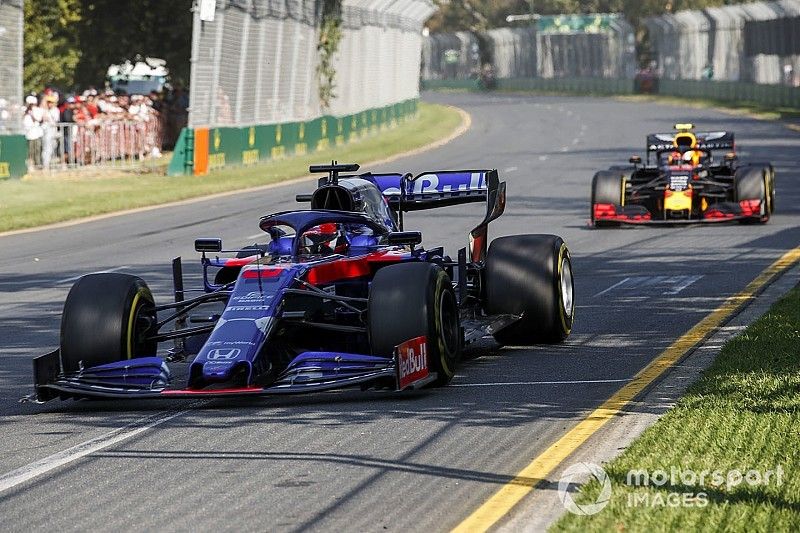 Daniil Kvyat, Toro Rosso STR14, leads Pierre Gasly, Red Bull Racing RB15