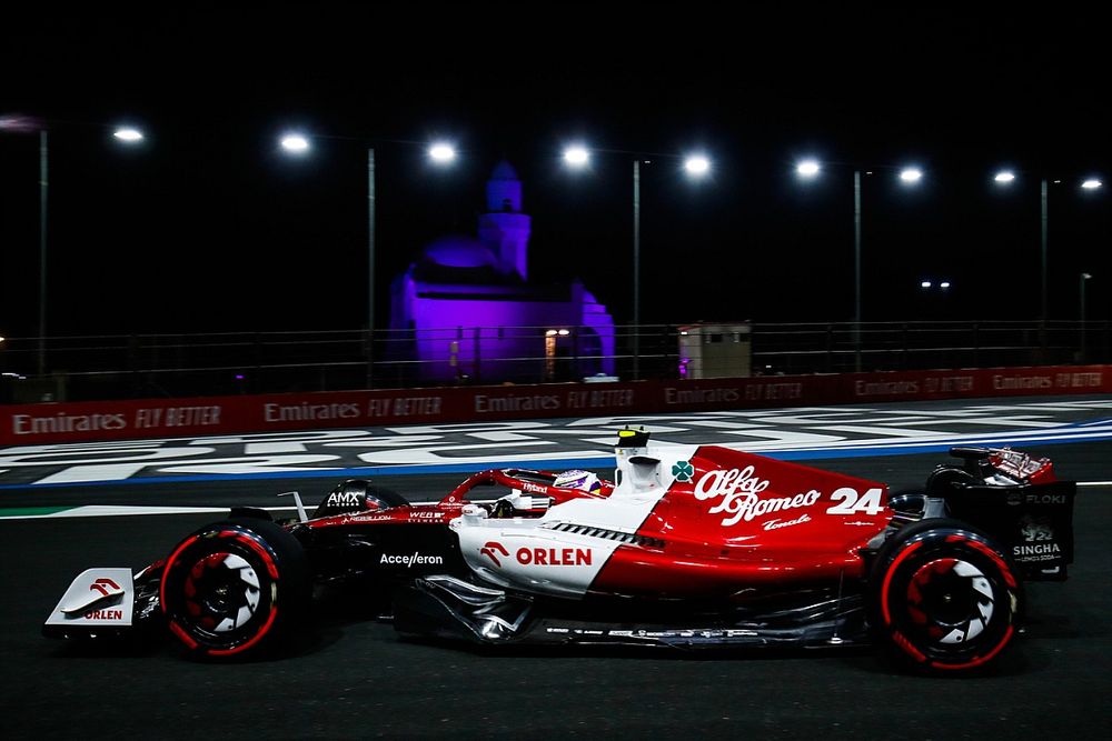 Zhou Guanyu, Alfa Romeo C42