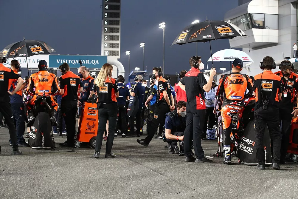KTM Tech3 en la parrilla