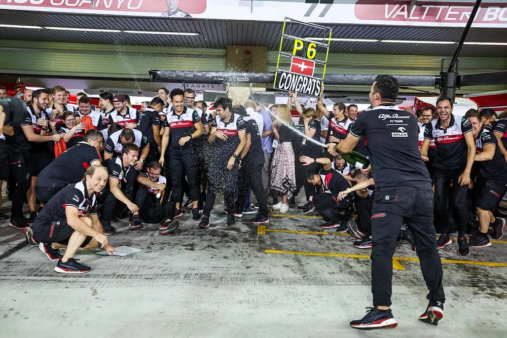 Alfa Romeo F1 Team ORLEN celebrating P6 in the championship