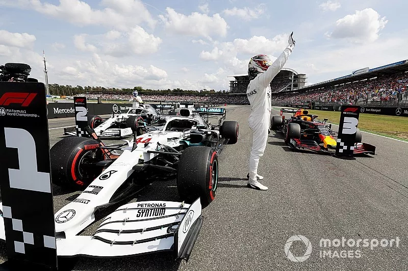 Ganador de la pole Lewis Hamilton, Mercedes AMG F1
