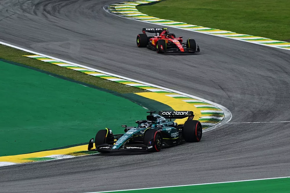 Lance Stroll, Aston Martin AMR23, Carlos Sainz, Ferrari SF-23