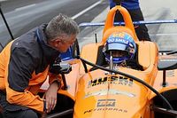 Gil de Ferran pede desculpas por fracasso da McLaren em Indianápolis