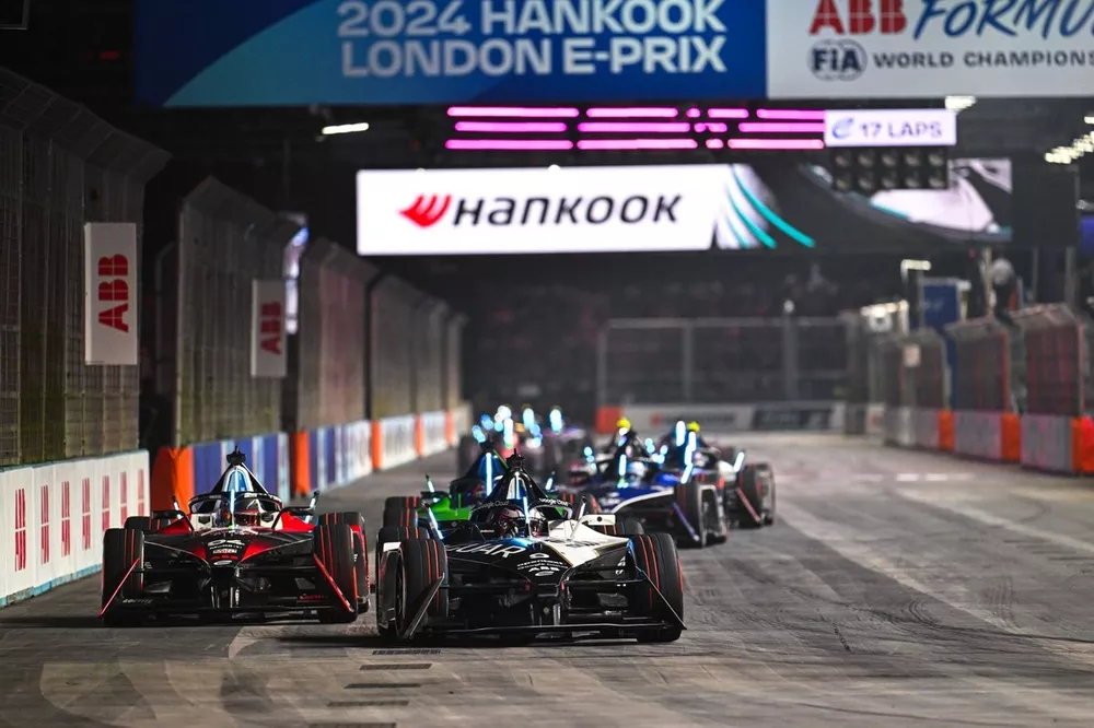 Mitch Evans, Jaguar Racing , Jaguar I-TYPE 6, Pascal Wehrlein, Porsche, Porsche 99X Electric Gen3
