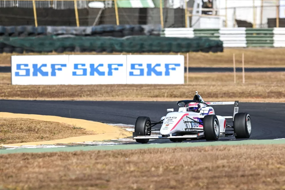 Arthur Pavie; F4 Brasil