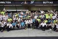 C&oacute;mo las fotos de equipo en F1 llamaron la atenci&oacute;n de Lewis Hamilton