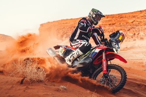 Dakar 2026: Howes gana la Etapa 11 y Benavides se pone l&iacute;der a falta de dos d&iacute;as