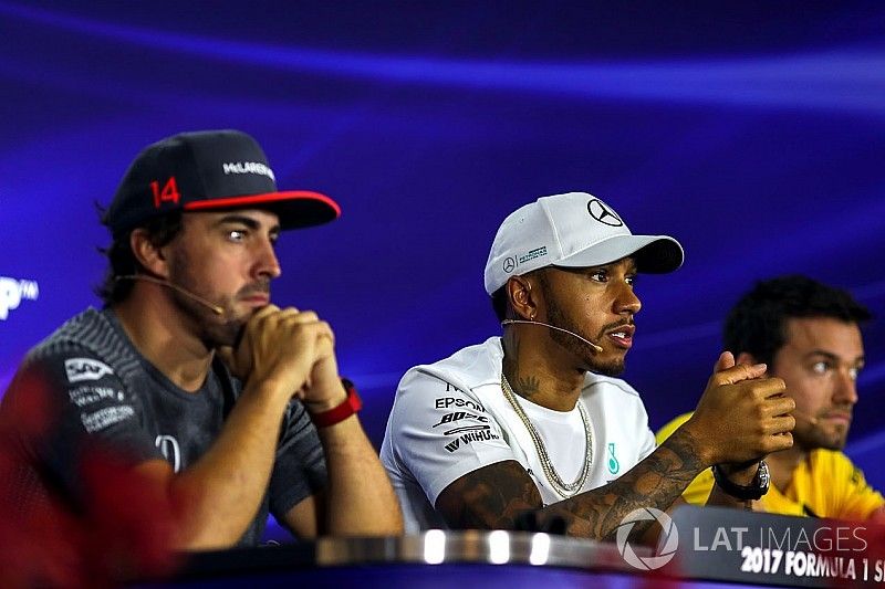 Fernando Alonso, McLaren, Lewis Hamilton, Mercedes AMG F1 y Jolyon Palmer, Renault Sport F1 Team in